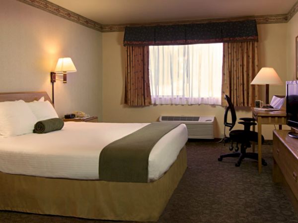The Redwood Riverwalk, A Boutique Motel